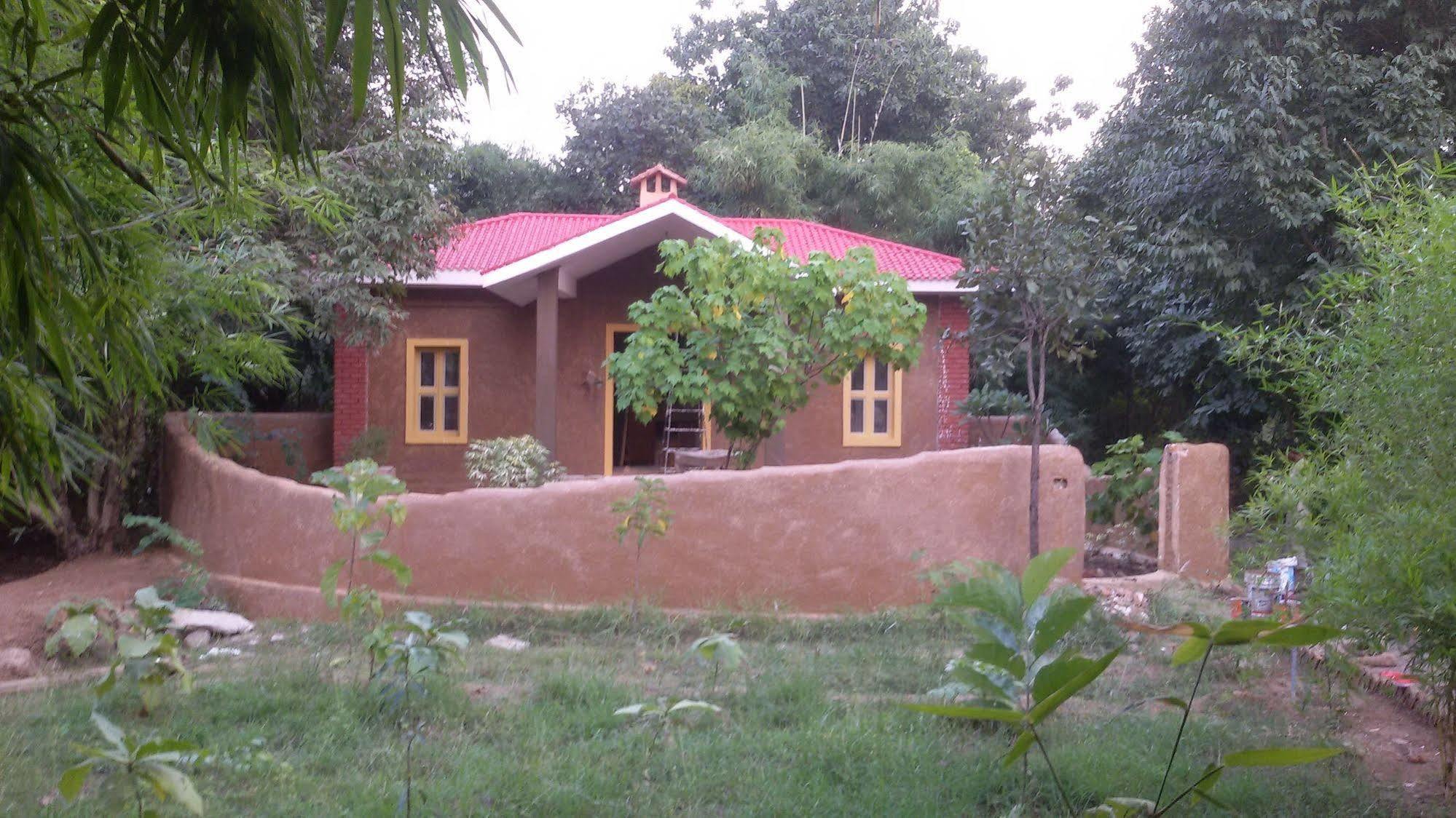 Lemon Tree Wildlife Resort, Bandhavgarh Tāla 外观 照片